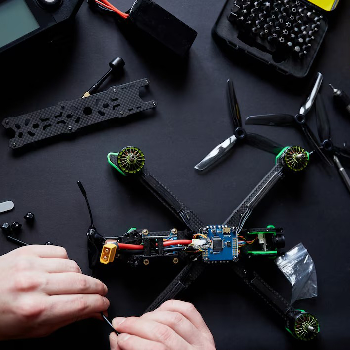 imgi_55_close-up-man-s-hands-assembling-fp